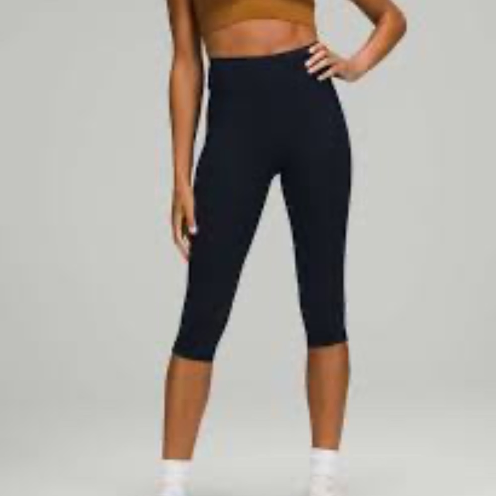 Lululemon All the right place High Rise Crop 23' Size 12